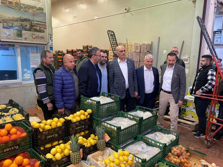 Bakan Kasapoğlu, İzmir Meyve ve Sebze Halini ziyaret etti