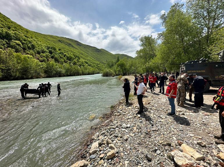 Munzur Çayı’na uçan araçtaki 3 gençten Baranın, 16ncı günde cansız bedeni bulundu