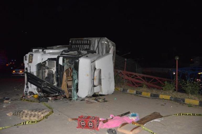 Hatayda TIRla çarpışan hafriyat kamyonu asker uğurlayanların arasına daldı; 12 ölü, 31 yaralı
