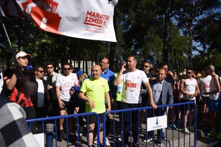 Maratonİzmirde startı Bakan Kasapoğlu yaptı