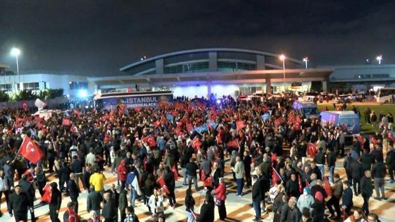 Ekrem İmamoğlunun Erzurum mitingi çıkan olaylar nedeniyle yarıda kaldı