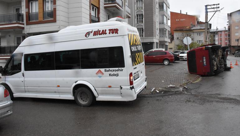 Minibüsler çarpıştı; 5 yaralı