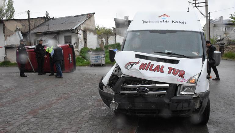 Minibüsler çarpıştı; 5 yaralı