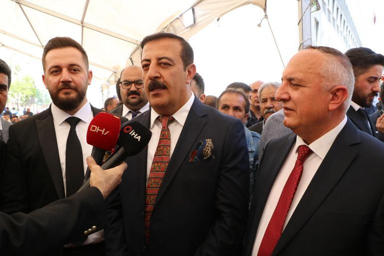 Hakkaride İranlı geline 2,5 kilo altın, damada 5 milyon lira takıldı