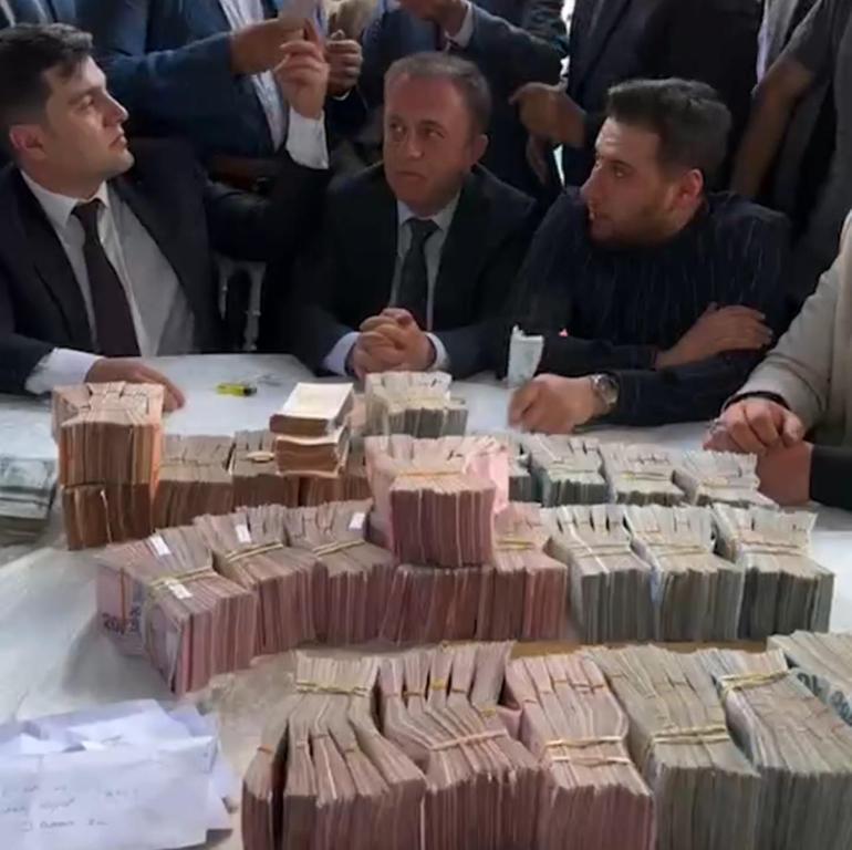 Hakkaride İranlı geline 2,5 kilo altın, damada 5 milyon lira takıldı