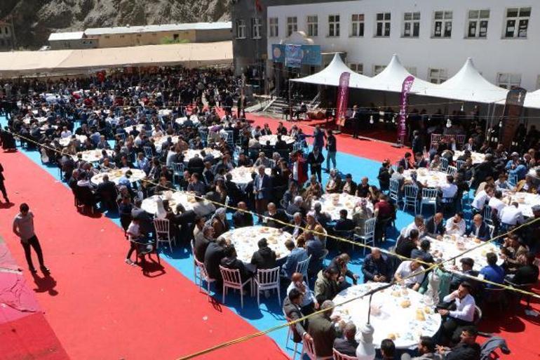 Hakkaride İranlı geline 2,5 kilo altın, damada 5 milyon lira takıldı