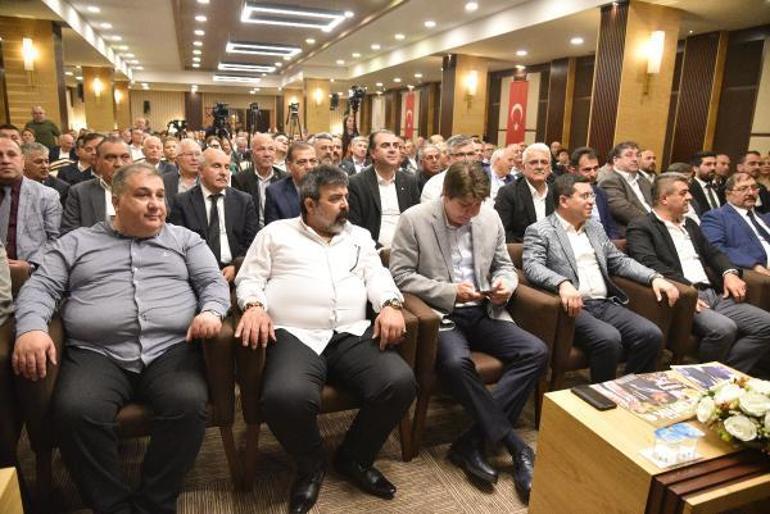 Bakan Çavuşoğlu: Erdoğan gitsin diyenlerin pabucunu kaç seçimdir dama atıyoruz