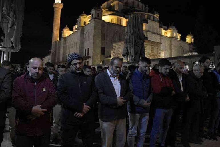 Filistin’de ölenler için gıyabi cenaze namazı kılındı