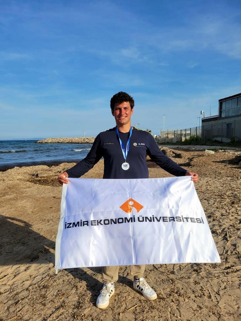 İzmirli sörfçü Cavite Fransadan madalya