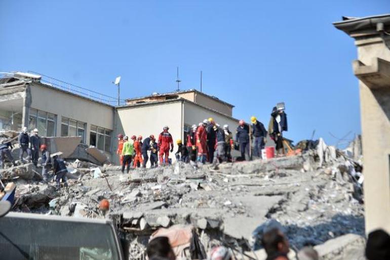 Bir bloku yıkılıp, diğer bloku az hasarlı olan hastane için güçlendirme çağrısı