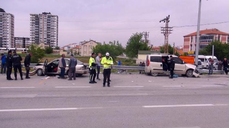 Karamanda iki otomobil çarpıştı: 1 ölü, 7 yaralı