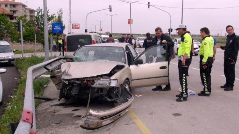 Karamanda iki otomobil çarpıştı: 1 ölü, 7 yaralı