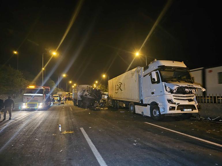 Adanada zincirleme trafik kazası: 7 ölü, 7 yaralı