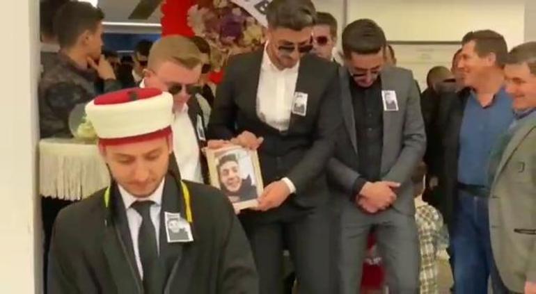 Damat ve geline düğünde cenaze merasimi şakası