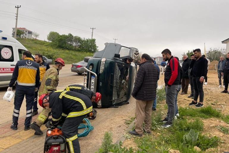 Savrulan minibüs yan yatarak durdu, 1’i çocuk 3 kişi yaralandı