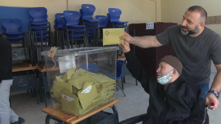 İstanbuldaki 70 bin hasta için evde sağlık ve 112 ekipleri sandık mesaisindeydi