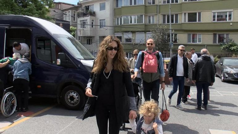 Ünlü isimler oylarını kullandı