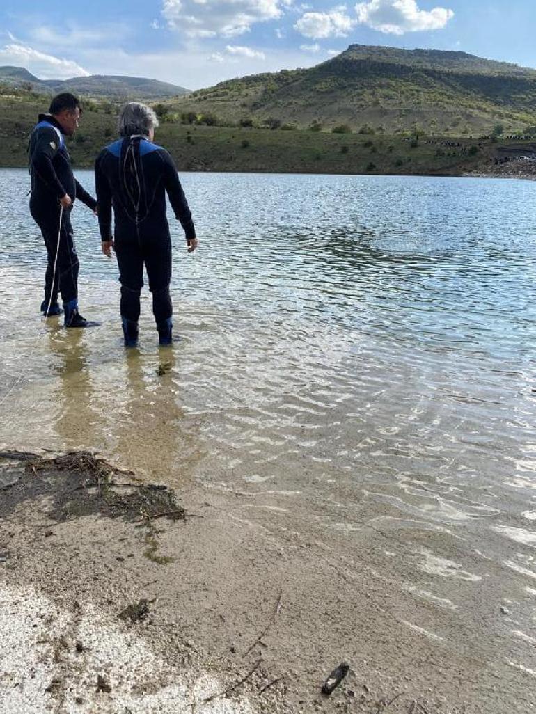 Kurtarmak istediği arkadaşıyla birlikte gölette boğuldu
