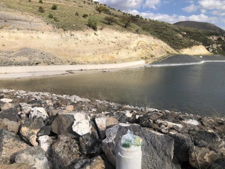 Kurtarmak istediği arkadaşıyla birlikte gölette boğuldu