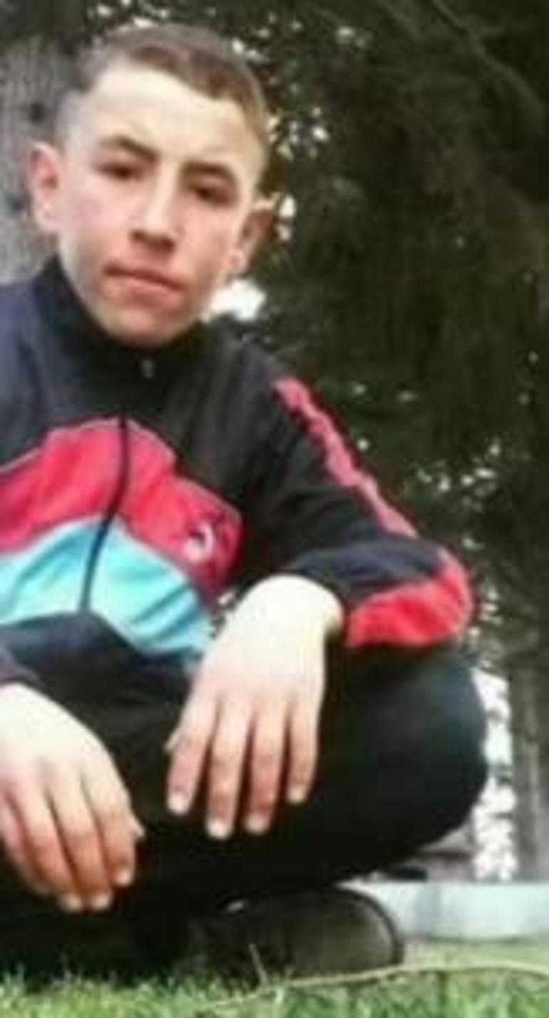 Kurtarmak istediği arkadaşıyla birlikte gölette boğuldu