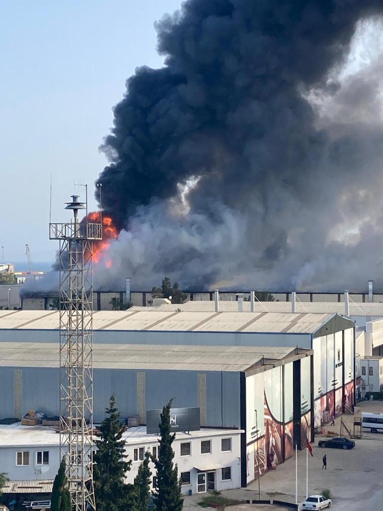 Antalyada tekne ve yat üretim tersanesinde yangın