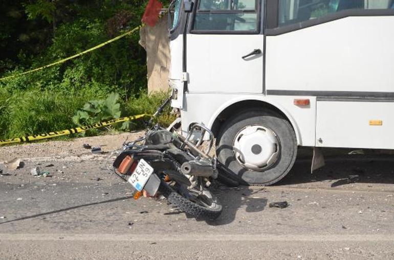 Konyada midibüs ile çarpışan motosikletteki 2 liseli öldü