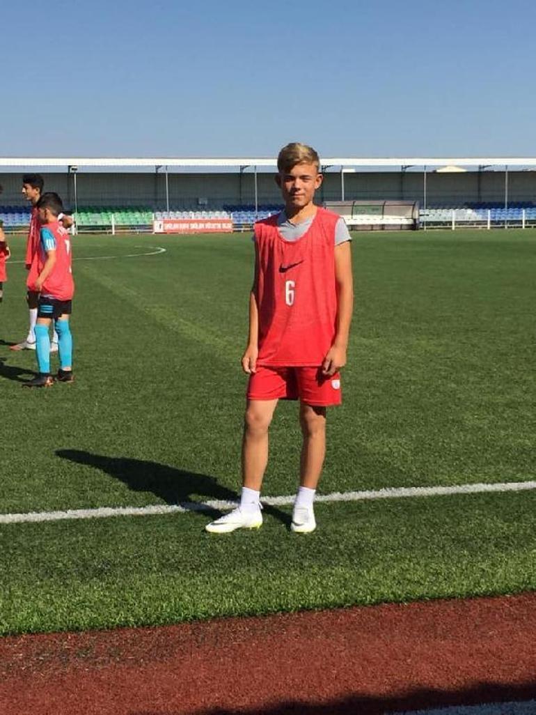 Amatör lig futbolcusu ve babası, kalp krizi geçirerek hayatlarını kaybetti