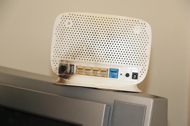 Eskişehirde yıldırım düştü; 1 araç ile 100 evin elektrik tesisatı zarar gördü