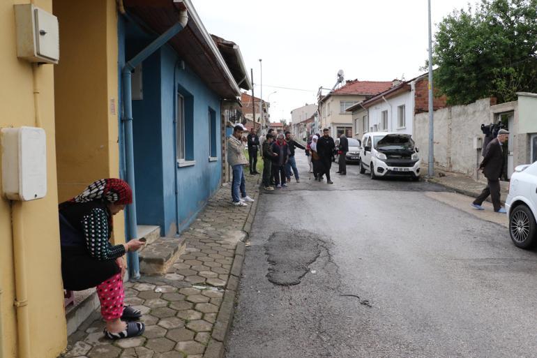Eskişehirde yıldırım düştü; 1 araç ile 100 evin elektrik tesisatı zarar gördü