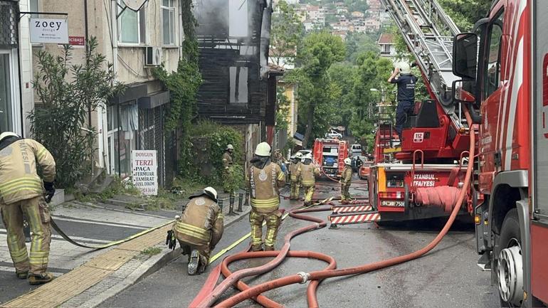 Beykozda 3 katlı ahşap bina alev alev yandı