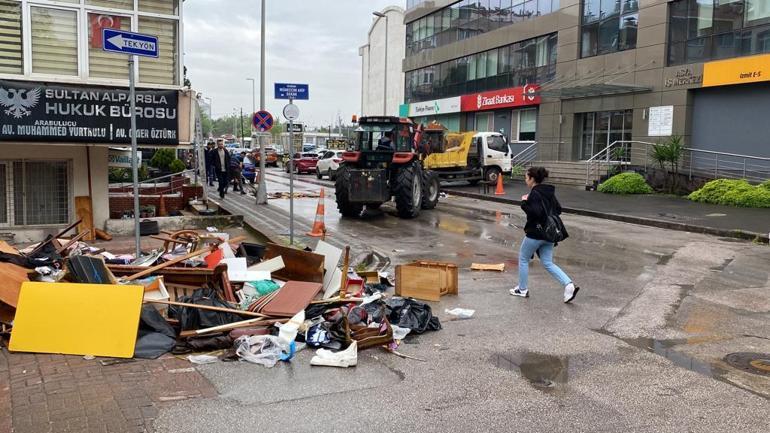 Ölen babasının eşyalarını dışarı bıraktı, cadde çöplüğü andırdı