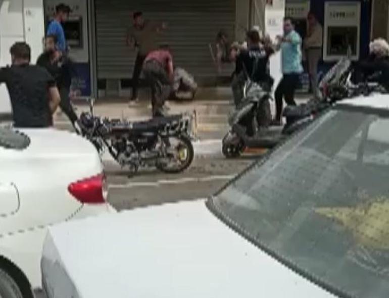 Hatayda tabanca, sopa ve bıçaklı kavgada polise de saldırdılar; 4 yaralı