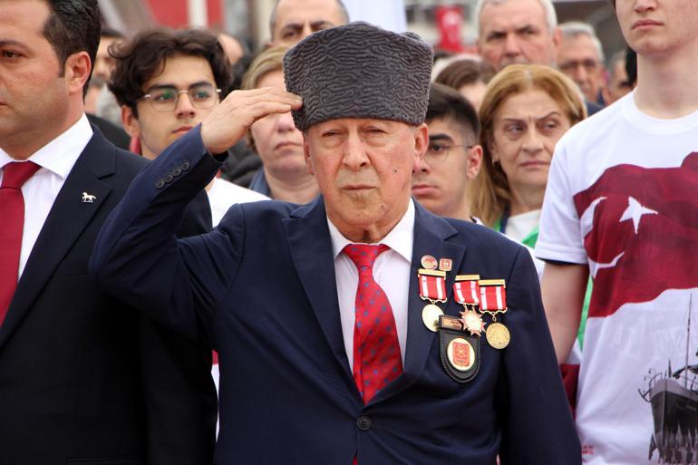 Taksim Cumhuriyet Anıtı’nda 19 Mayıs töreni