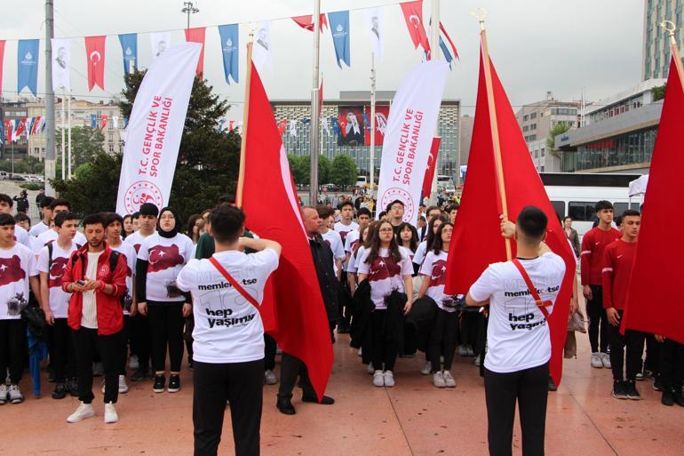 Taksim Cumhuriyet Anıtı’nda 19 Mayıs töreni