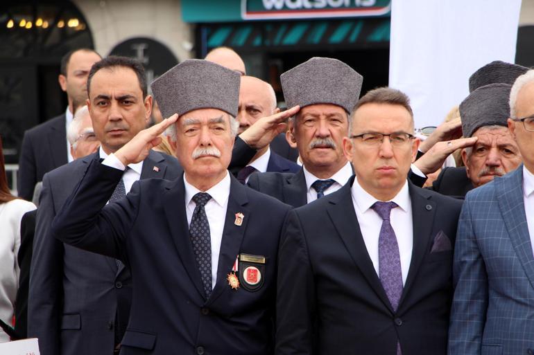 Taksim Cumhuriyet Anıtı’nda 19 Mayıs töreni