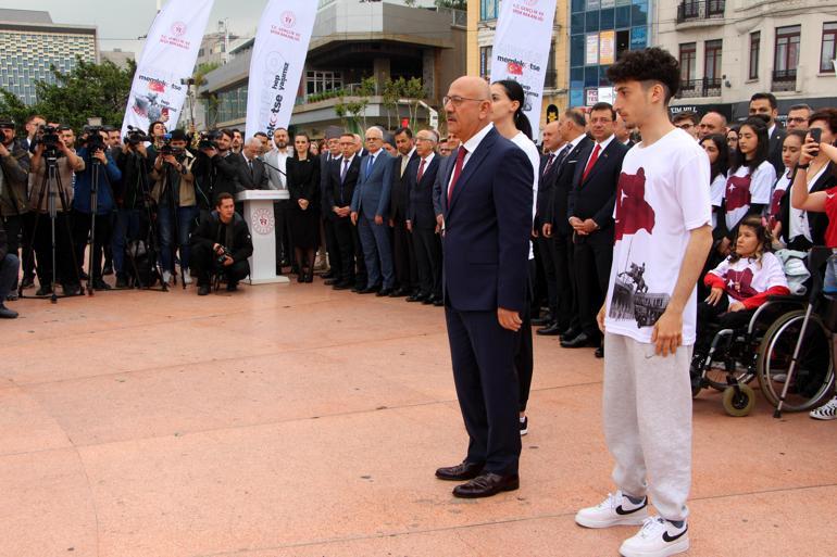 Taksim Cumhuriyet Anıtı’nda 19 Mayıs töreni
