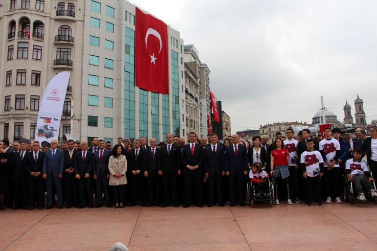 Taksim Cumhuriyet Anıtı’nda 19 Mayıs töreni