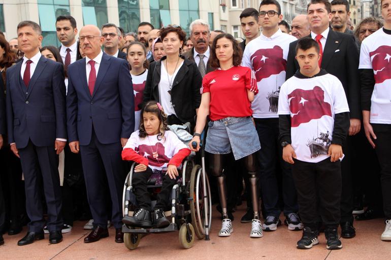 Taksim Cumhuriyet Anıtı’nda 19 Mayıs töreni