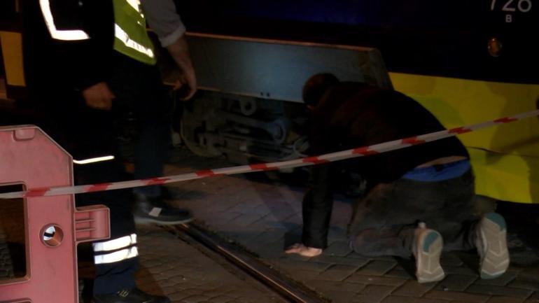 Gülhanede tramvay raydan çıktı