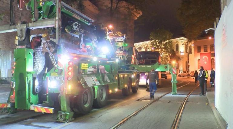 Gülhanede tramvay raydan çıktı