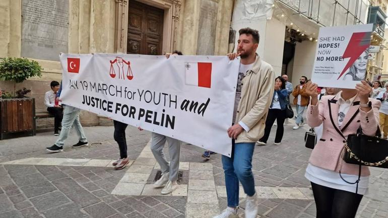 Maltada doğum gününde öldürülen Pelin için yürüdüler