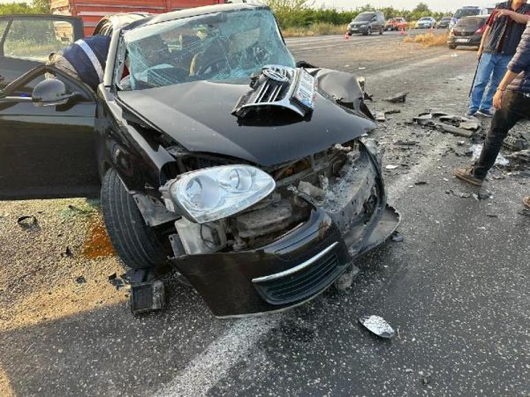 Hatayda iki otomobil çarpıştı: 2 ölü, 4 yaralı