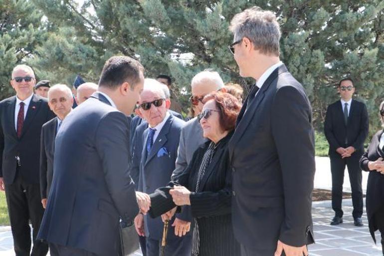 5inci Cumhurbaşkanı Sunay, mezarı başında anıldı