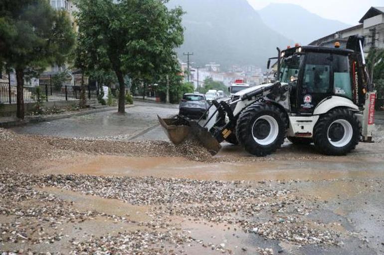 Denizlide sağanak yağış etkili oldu