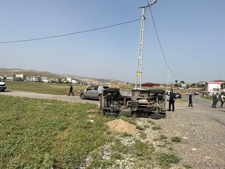Siirtte zırhlı polis aracı ile kamyonet çarpıştı; 5i polis, 6 yaralı