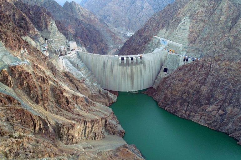 Yusufeli Barajında su seviyesi 145 metreyi aştı; yapım aşaması kamerada