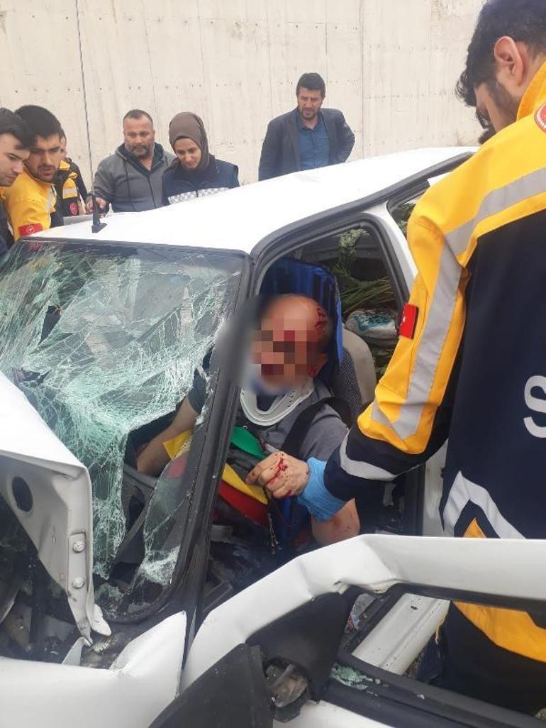 Öğrenci servisi ile otomobil çarpıştı: 1 ölü, 11 yaralı