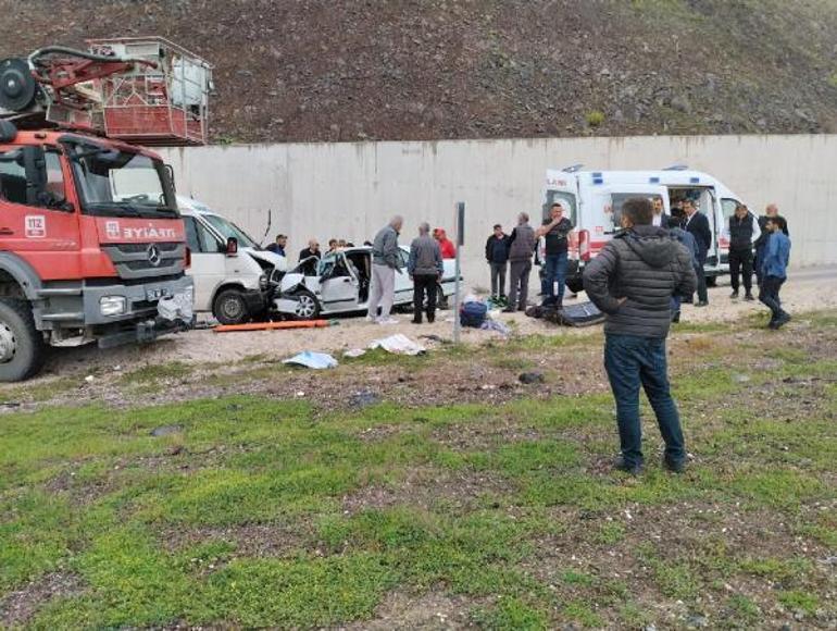 Öğrenci servisi ile otomobil çarpıştı: 1 ölü, 11 yaralı
