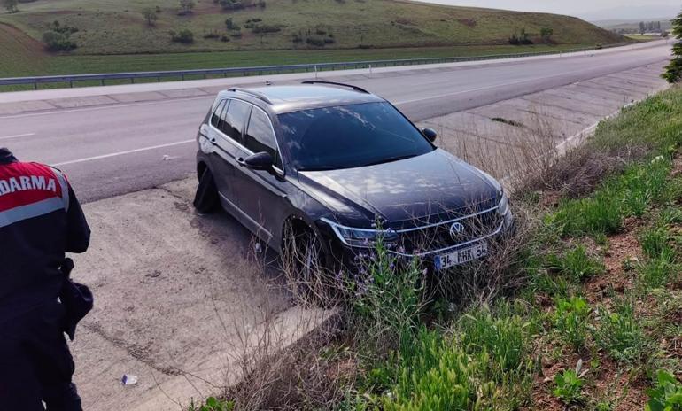 Karşı şeride geçen otomobil su kanalına girdi: 4 yaralı