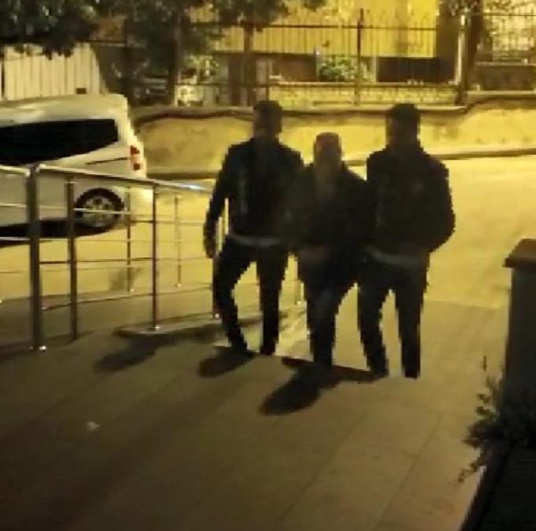 Üsküdarda çarşaflı kadınları çay bahçesinden kovduğu iddia edilen çalışan gözaltına alındı